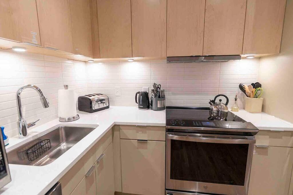 Spacious 2 Bed 2 Bath Downtown Otr Condo Minutes Walk To The Reds Bengals Stadium & More! Цинциннаті Екстер'єр фото