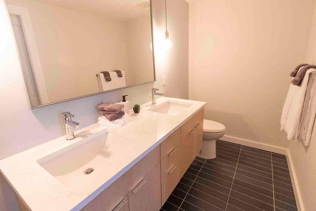 Spacious 2 Bed 2 Bath Downtown Otr Condo Minutes Walk To The Reds Bengals Stadium & More! Цинциннаті Екстер'єр фото